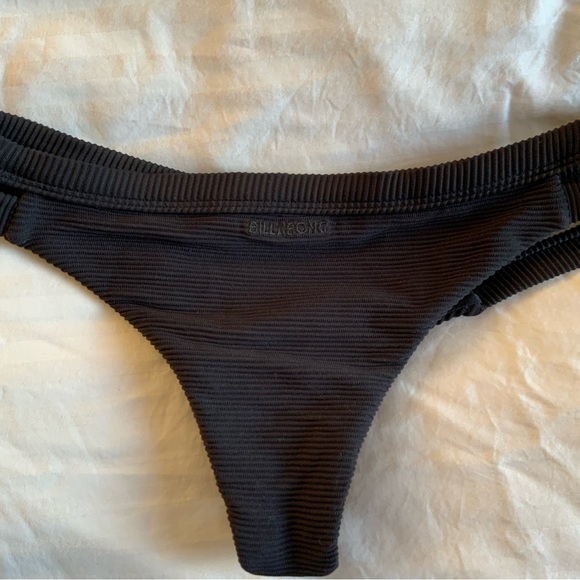 Billabong matching black bikini set - Picture 4 of 5